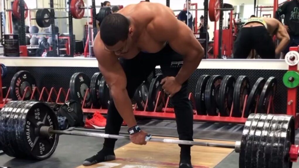 Larry Wheels Williams : Il soulève une barre de 110kg de chaque bras ! Larry Wheels Williams : Il soulève une barre de 110kg de chaque bras !